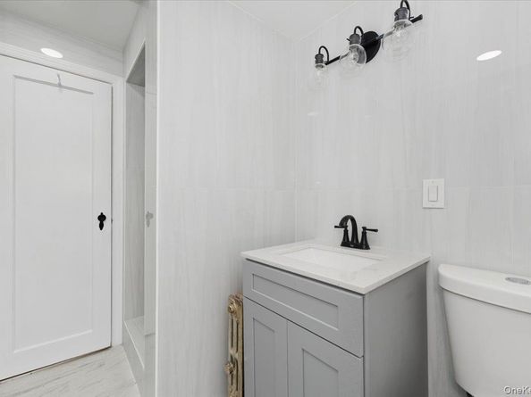 233 Roxbury Road S, Garden City South NY 11530