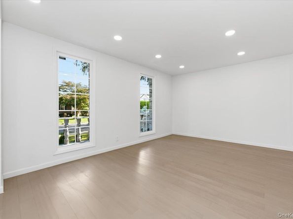 233 Roxbury Road S, Garden City South NY 11530