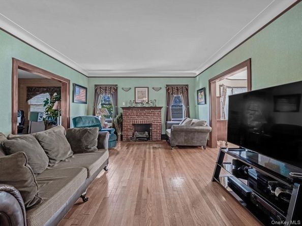 186-34 Henley Road, Jamaica Estates NY 11432
