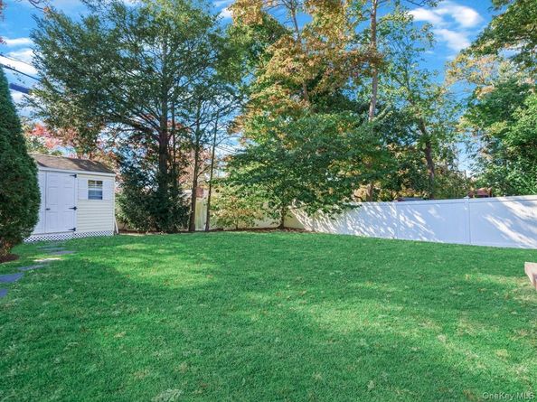 186-34 Henley Road, Jamaica Estates NY 11432