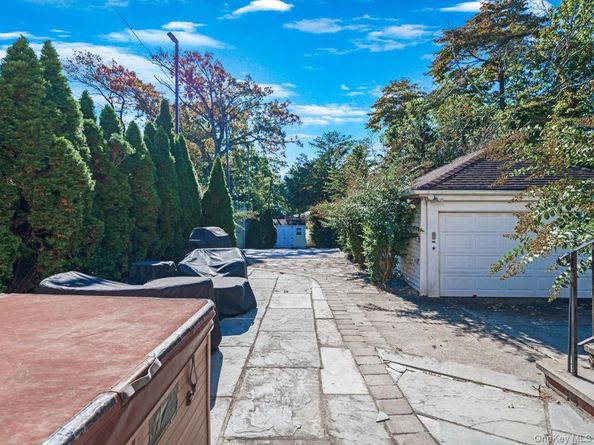 186-34 Henley Road, Jamaica Estates NY 11432