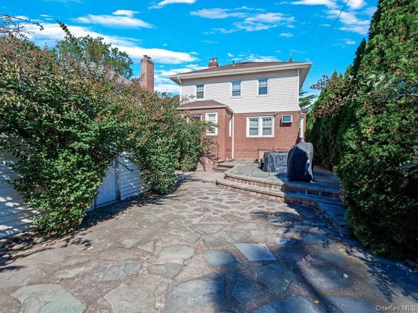 186-34 Henley Road, Jamaica Estates NY 11432