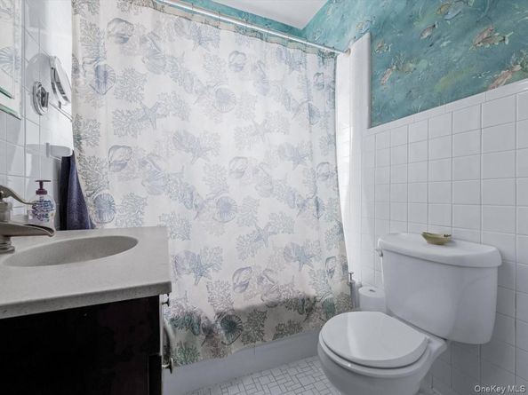 186-34 Henley Road, Jamaica Estates NY 11432