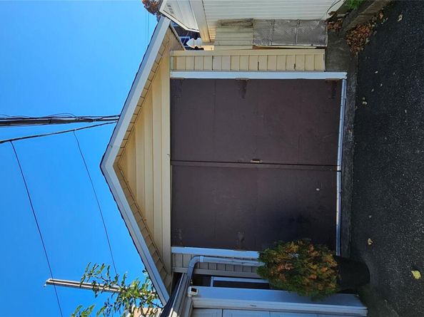 7854 75th Street, Glendale NY 11385