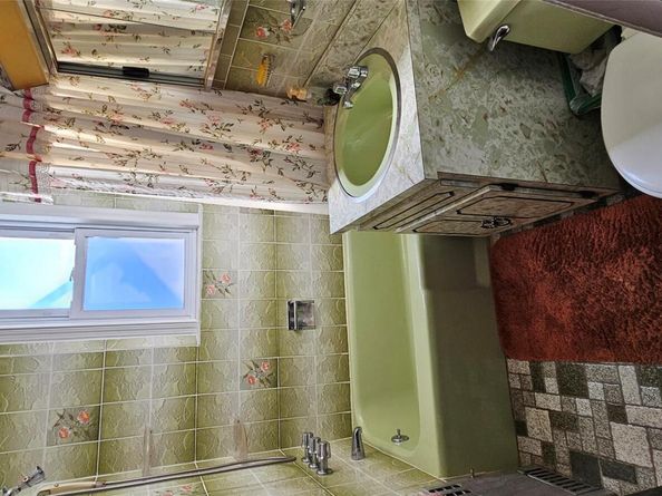 7854 75th Street, Glendale NY 11385