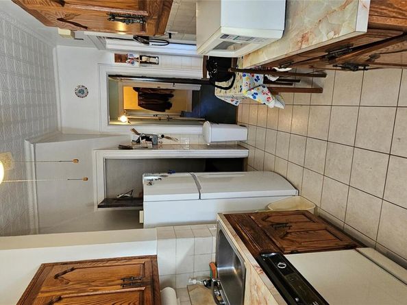 7854 75th Street, Glendale NY 11385