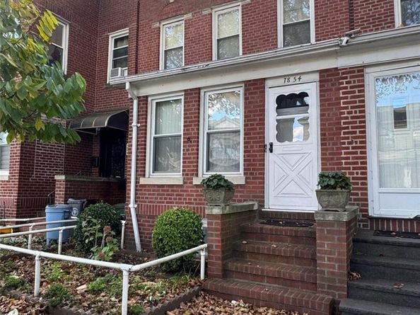 7854 75th Street, Glendale NY 11385