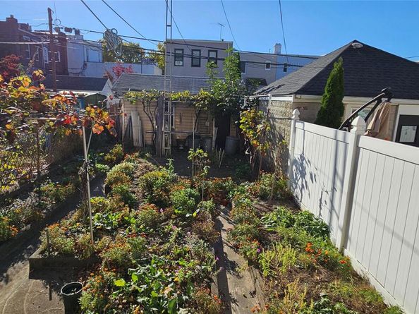 7854 75th Street, Glendale NY 11385