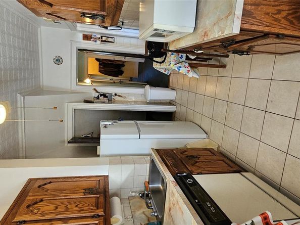 7854 75th Street, Glendale NY 11385