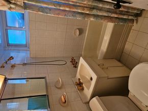 7854 75th Street, Glendale NY 11385