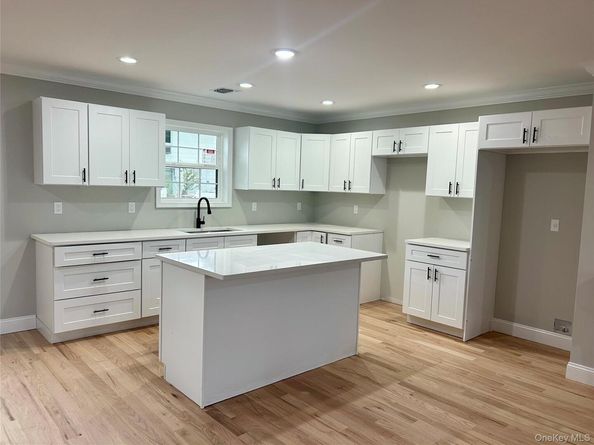 20 10th Street, Ronkonkoma NY 11779