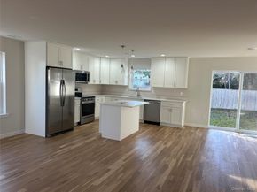 20 10th Street, Ronkonkoma NY 11779