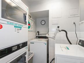 25 Canterbury Road 2F, Great Neck NY 11021