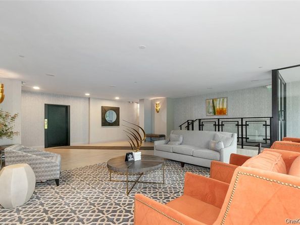 25 Canterbury Road 2F, Great Neck NY 11021