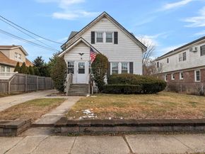 5 Cedar Avenue, Farmingdale NY 11735