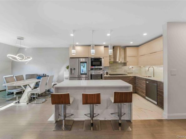 1324 Robin Lane 1195, Bayside NY 11360