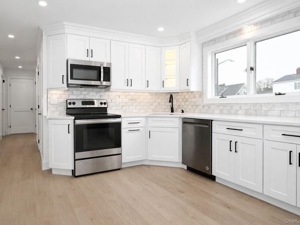 15 Bond Lane, Hicksville NY 11801