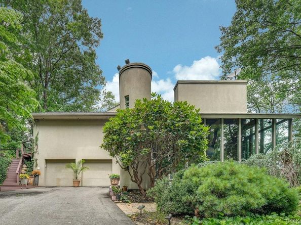 40 Idle Day Drive, Centerport NY 11721