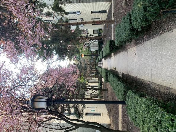 21-28 35th 2A, Astoria NY 11105