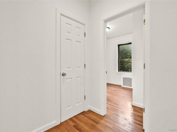 21-28 35th 2A, Astoria NY 11105