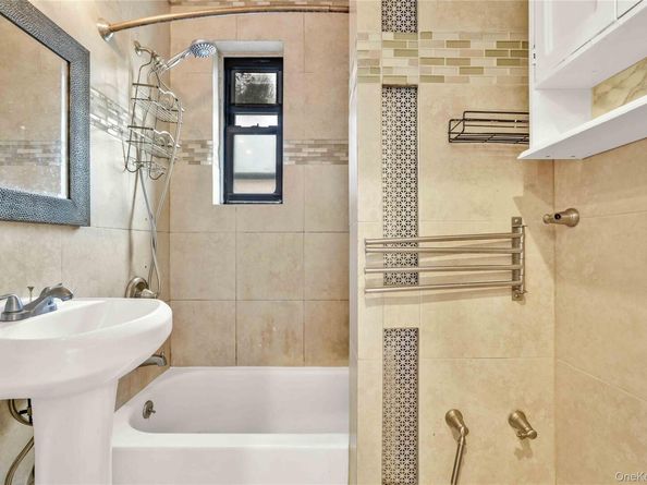 21-28 35th 2A, Astoria NY 11105