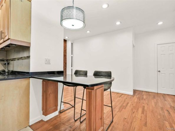 21-28 35th 2A, Astoria NY 11105