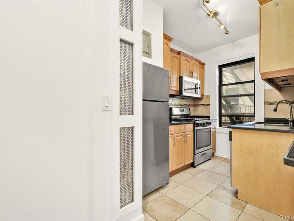 21-28 35th 2A, Astoria NY 11105