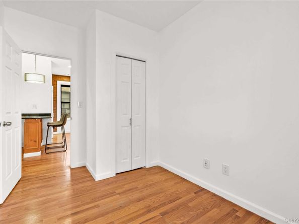 21-28 35th 2A, Astoria NY 11105