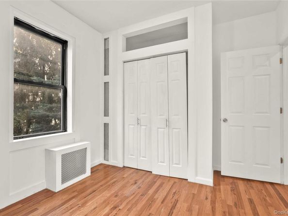 21-28 35th 2A, Astoria NY 11105