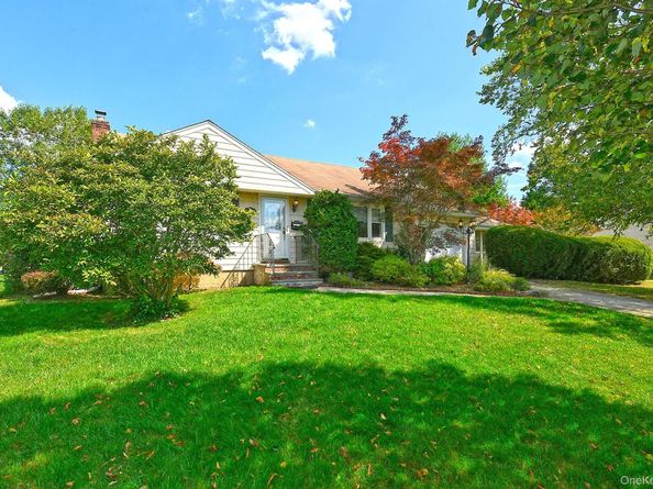 1483 Crown Street, Wantagh NY 11793