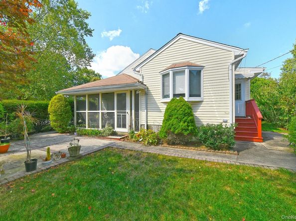 1483 Crown Street, Wantagh NY 11793
