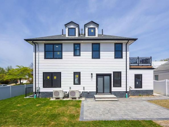 20 Genevieve Place, Great Neck NY 11021