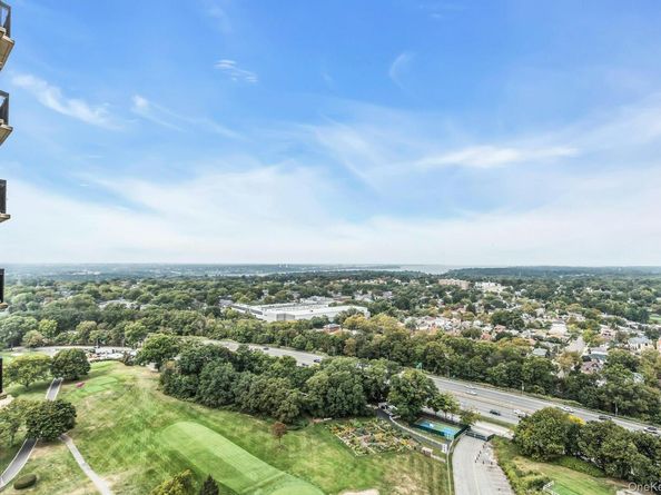 269-10 Grand Central Parkway 27T, Floral Park NY 11005