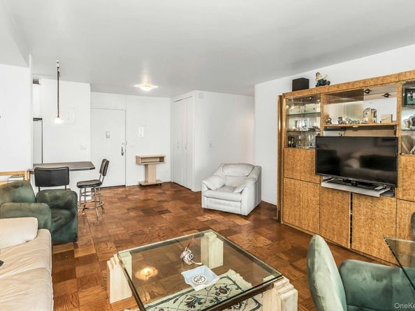 269-10 Grand Central Parkway 27T, Floral Park NY 11005
