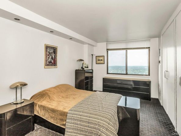 269-10 Grand Central Parkway 27T, Floral Park NY 11005