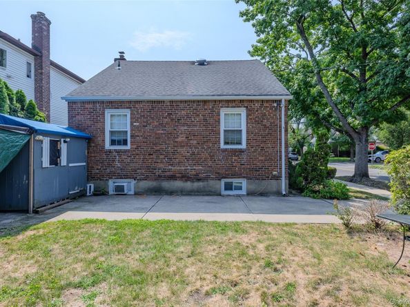 1218 Terrace Boulevard, New Hyde Park NY 11040