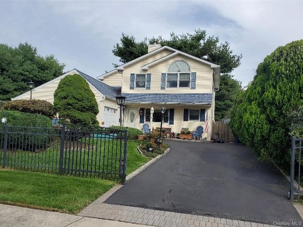 176 Avondale Drive, Centereach NY 11720