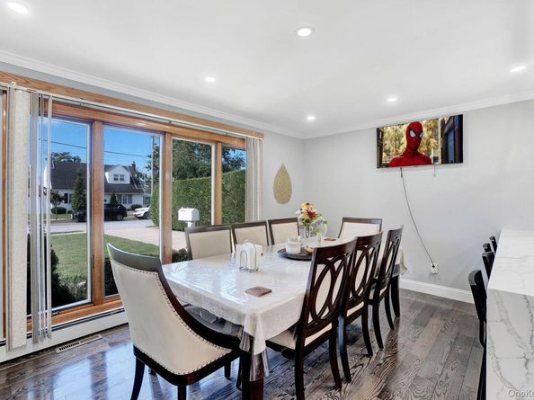 9 Pine Lane, Valley Stream NY 11581