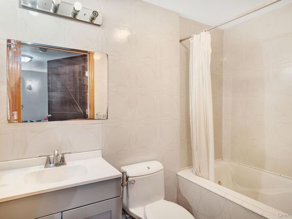 9 Pine Lane, Valley Stream NY 11581