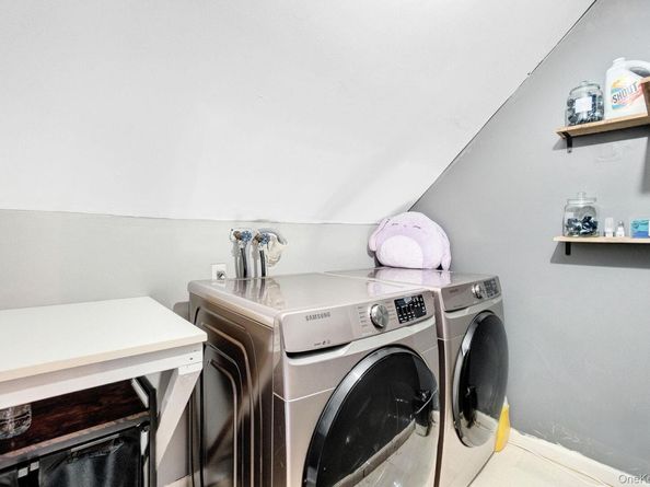 9 Pine Lane, Valley Stream NY 11581