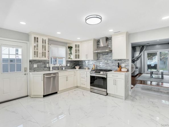 9 Pine Lane, Valley Stream NY 11581