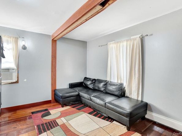 9 Pine Lane, Valley Stream NY 11581