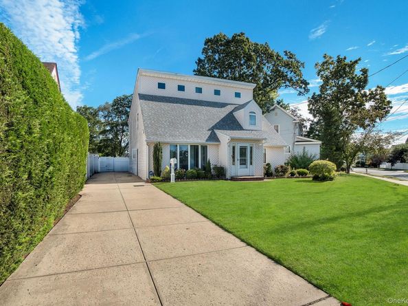 9 Pine Lane, Valley Stream NY 11581
