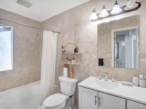 9 Pine Lane, Valley Stream NY 11581