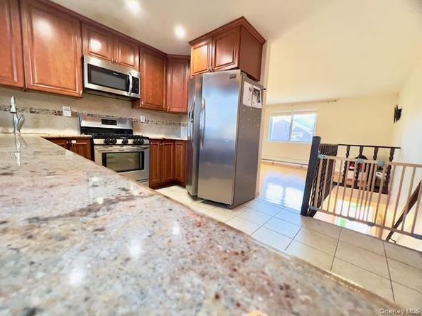 216-37 68 Avenue 2, Oakland Gardens NY 11364