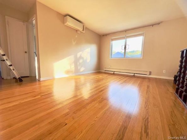 216-37 68 Avenue 2, Oakland Gardens NY 11364