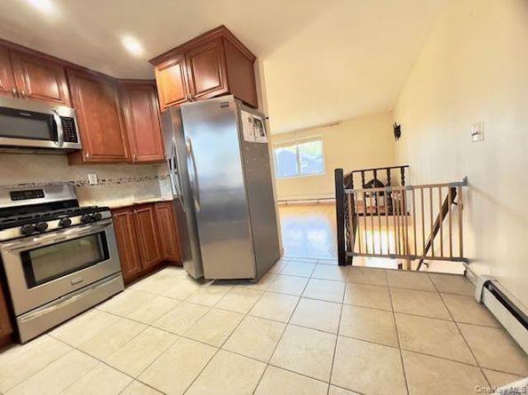 216-37 68 Avenue 2, Oakland Gardens NY 11364