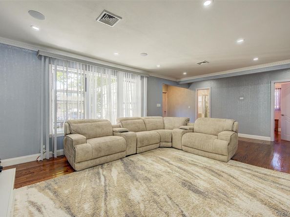 71-27 172nd Street, Fresh Meadows NY 11365
