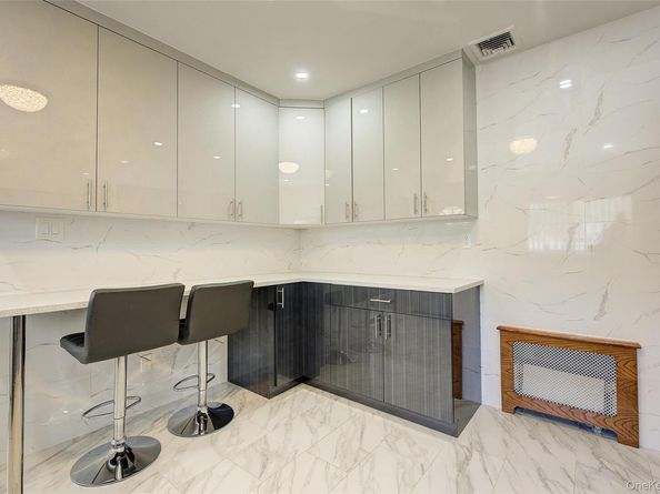 71-27 172nd Street, Fresh Meadows NY 11365