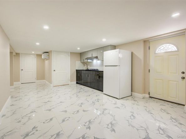 71-27 172nd Street, Fresh Meadows NY 11365